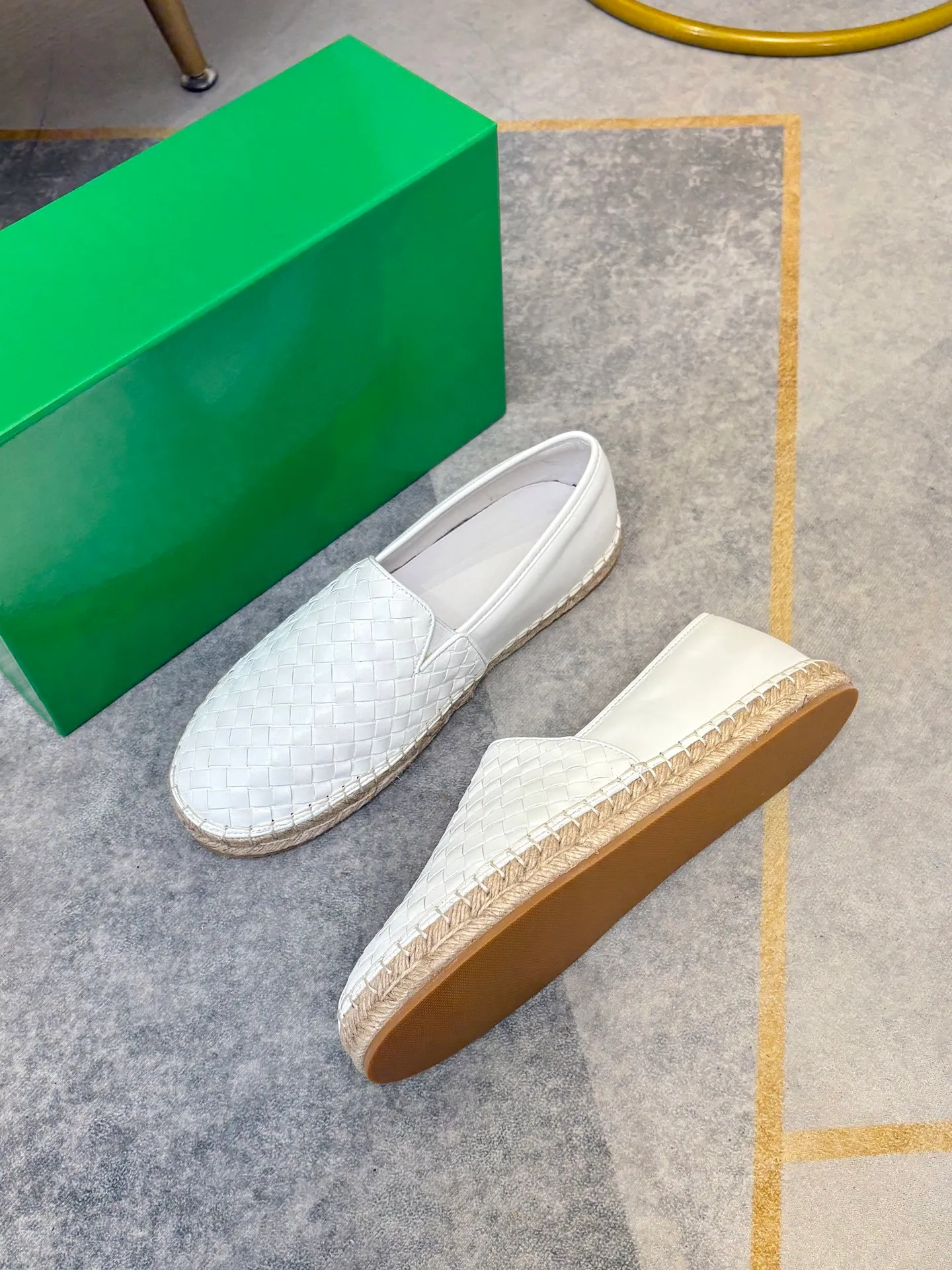 P420. BV men's casual shoes, handsome and versatile low-top shoes, woven cowhide upper, pigskin lining for the feet, 🌺🌺perfect shoe last, 🌲🌲 fashionable and handsome, comfortable on the feet, 🚗🚗wear-resistant and non-slip rubber outsole. Code number: 38-44. 45 is custom-made and cannot be returned or exchanged